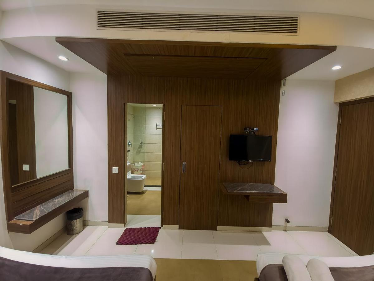 Hotel City Heart Ширди Экстерьер фото