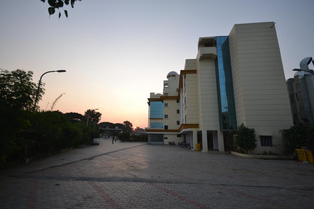 Hotel City Heart Ширди Экстерьер фото
