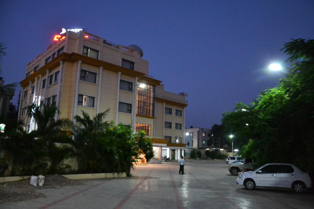 Hotel City Heart Ширди Экстерьер фото