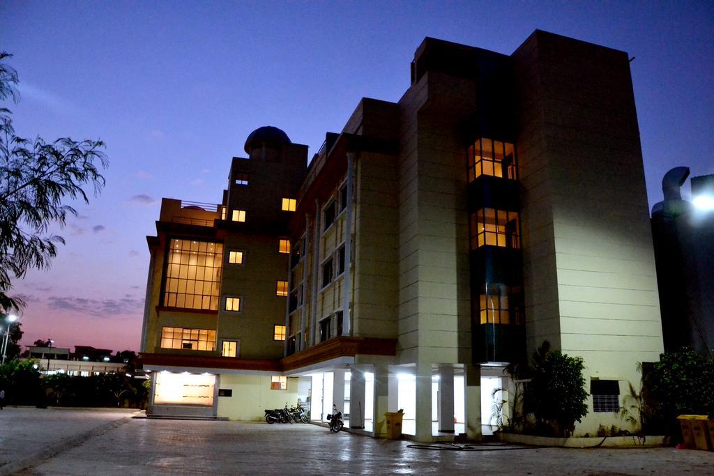 Hotel City Heart Ширди Экстерьер фото